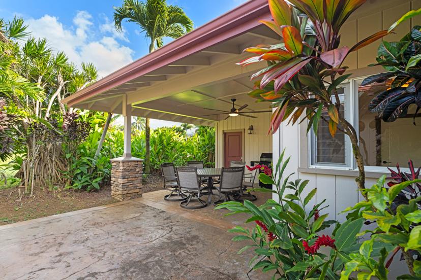Covered lanai with patio dining set and gas BBQ at Princeville Kauai