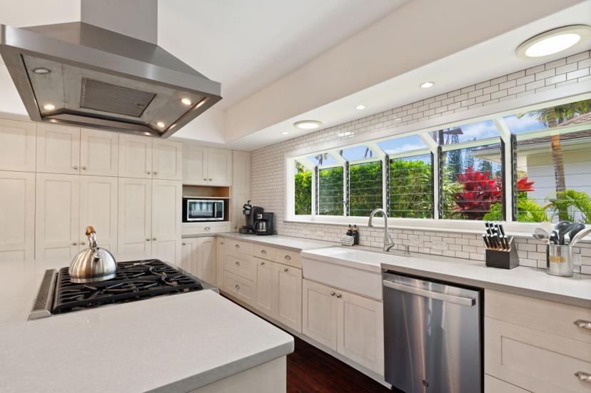 Emmalani Pool House dining Kauai vacation rental