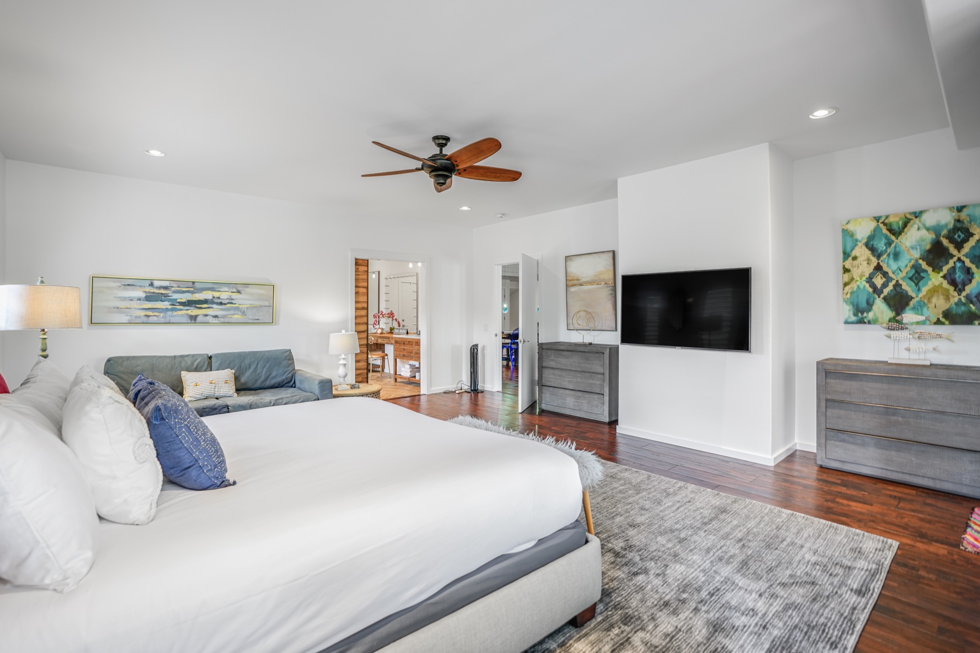 Emmalani Pool House outdoor pool area