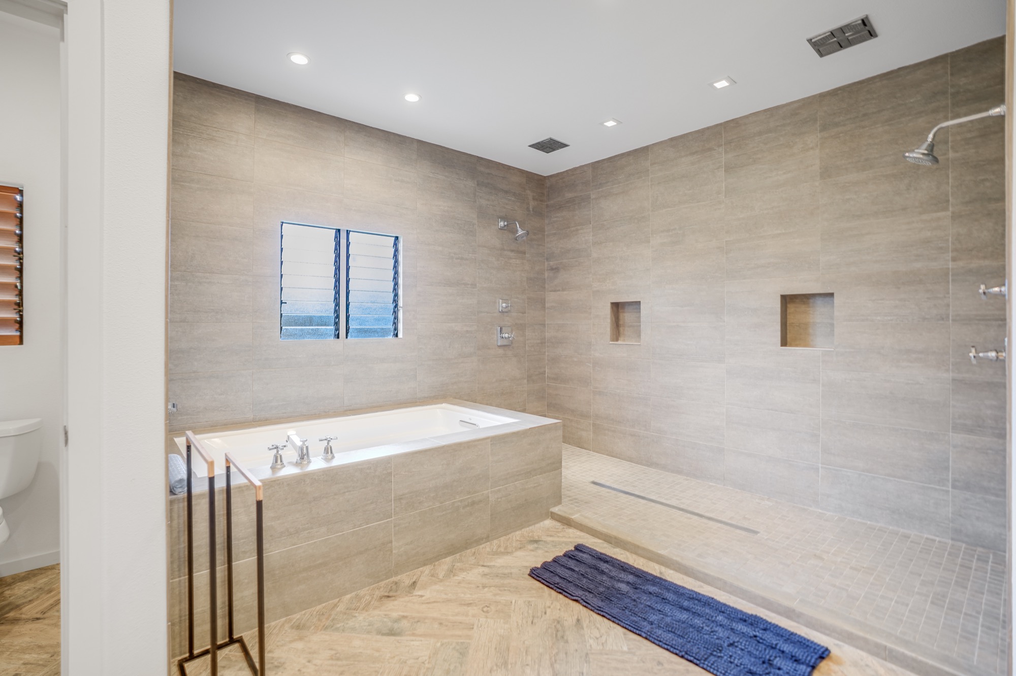 Emmalani Pool House living room