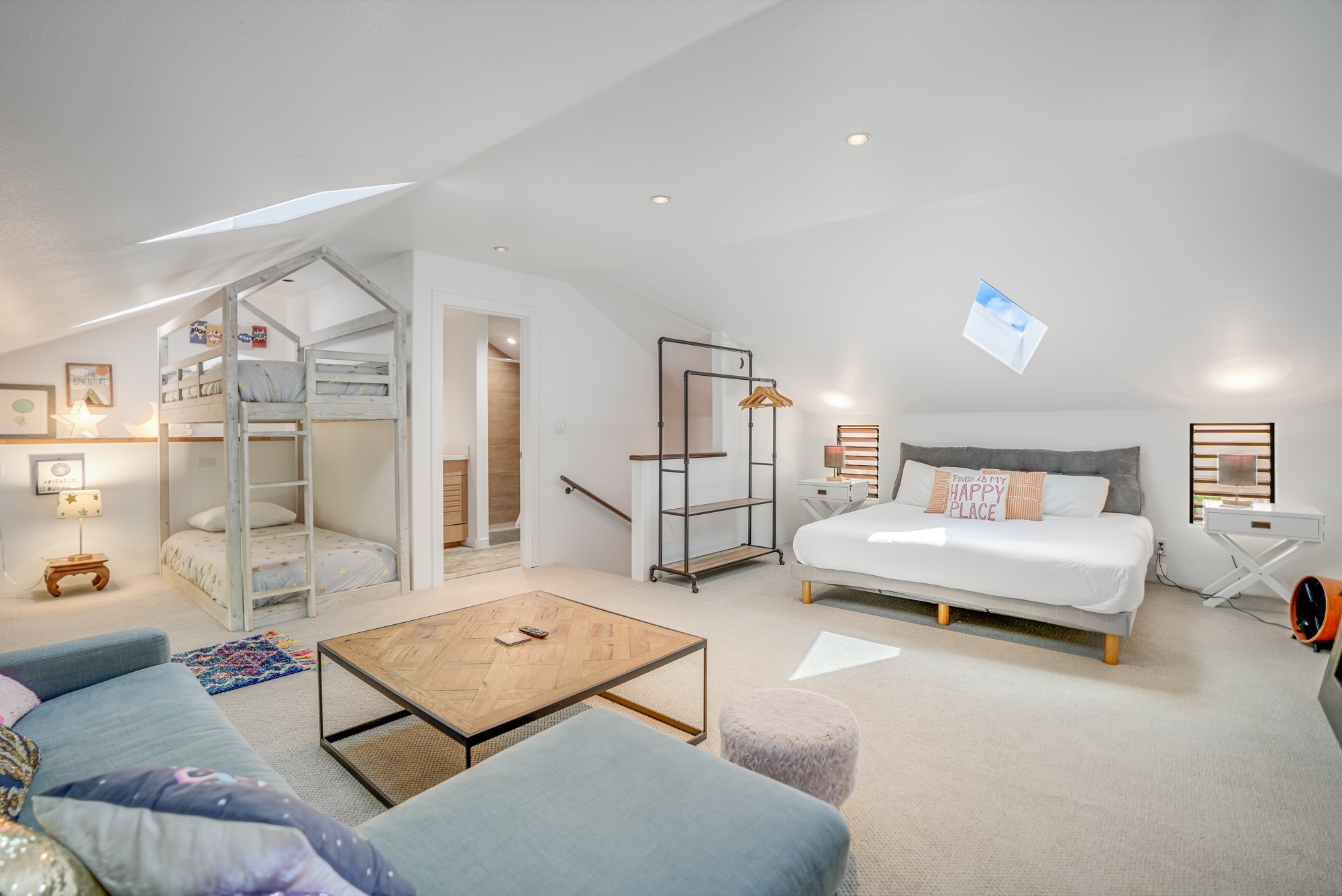 Emmalani Pool House outdoor dining area